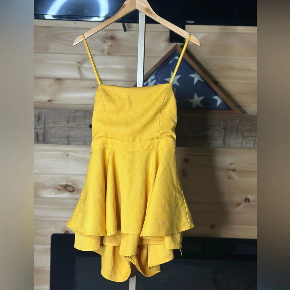 Pre-loved•Great condition• Fashion Nova• Romper• size L - Picture 4 of 7